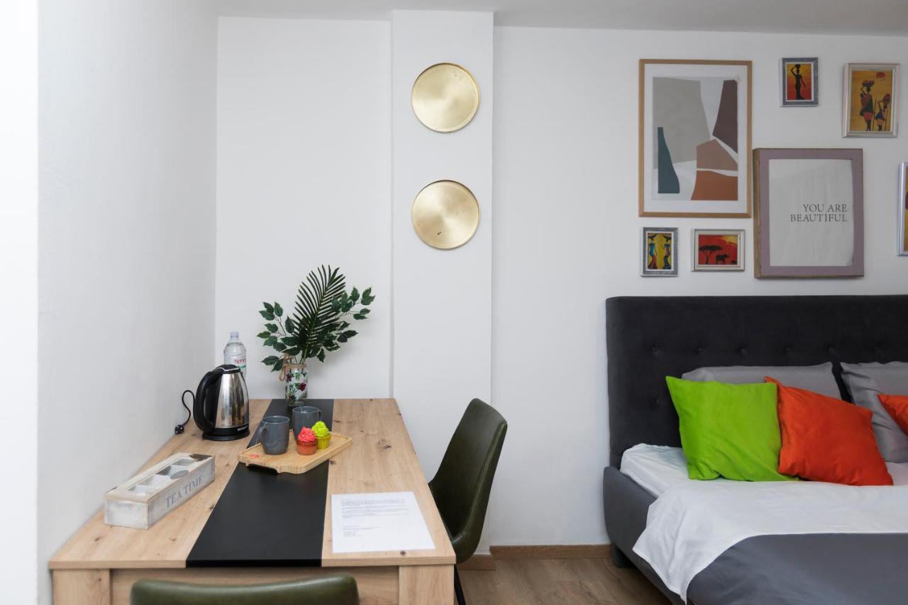 11 Steps' Lovely In The Center Apartment *
