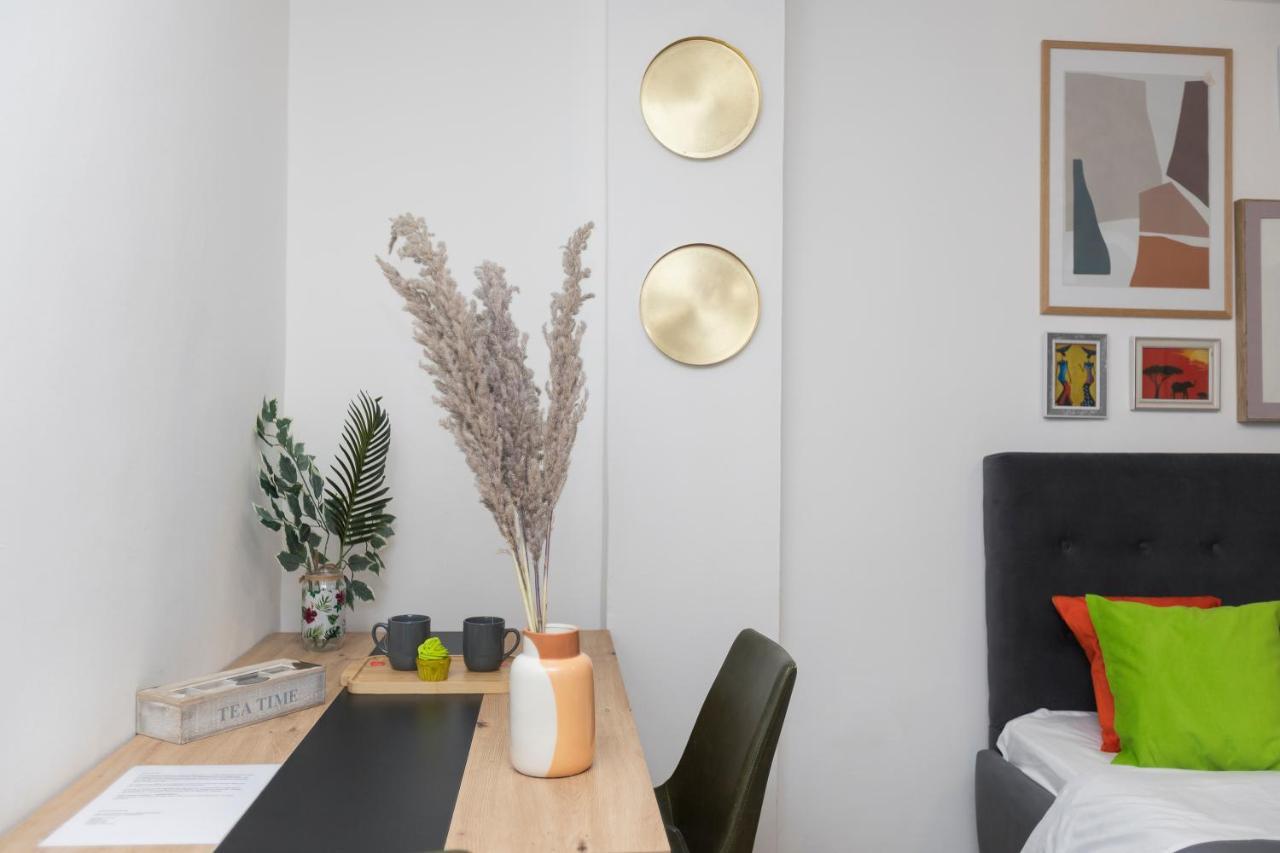11 Steps' Lovely In The Center Apartment *