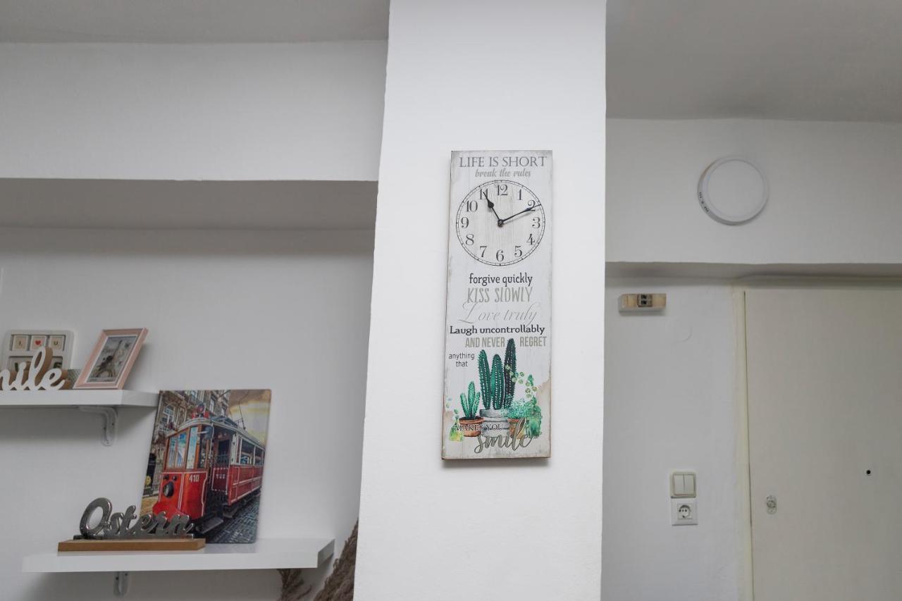 11 Steps' Lovely In The Center Apartment *
